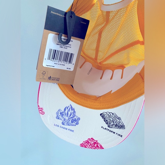 The North Face Class V Trucker Cap Gold Bear Graphic ✨ OS | pink white gold - Picture 2 of 8